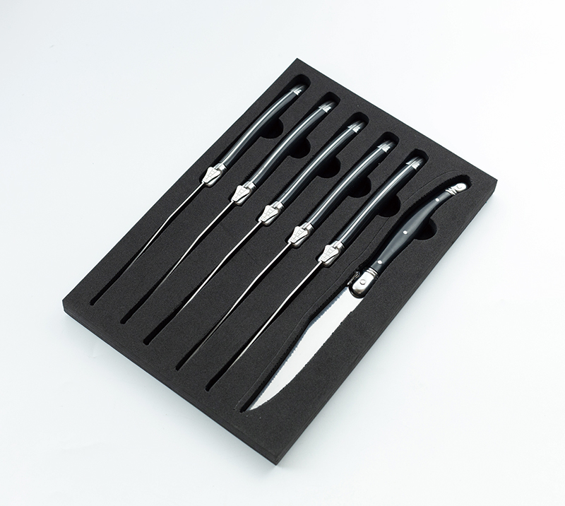 6-teiliges franz&ouml;sisches K&auml;semesserset mit Wellenschliff und schwarzem Griff &ndash; Geschenkbox